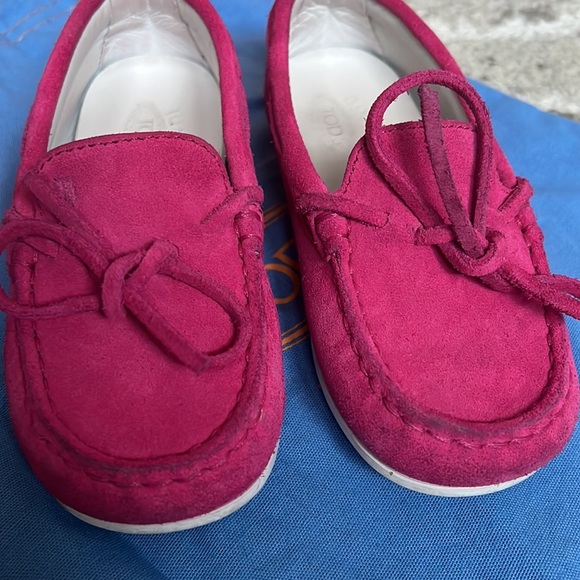 TOD’s Junior Suede Loafers - Picture 3 of 7